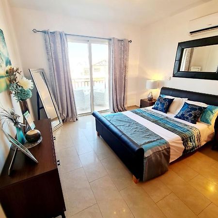 Stunning Apartment C106 With Balcony Looking Over Pool Peyia Exterior foto