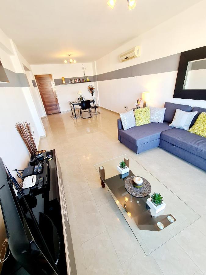 Stunning Apartment C106 With Balcony Looking Over Pool Peyia Exterior foto
