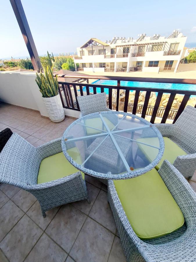 Stunning Apartment C106 With Balcony Looking Over Pool Peyia Exterior foto