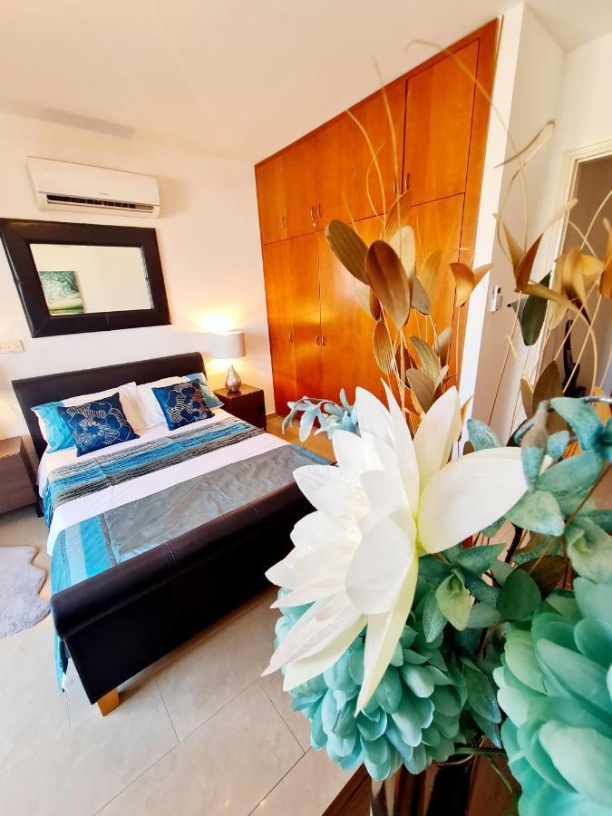 Stunning Apartment C106 With Balcony Looking Over Pool Peyia Exterior foto