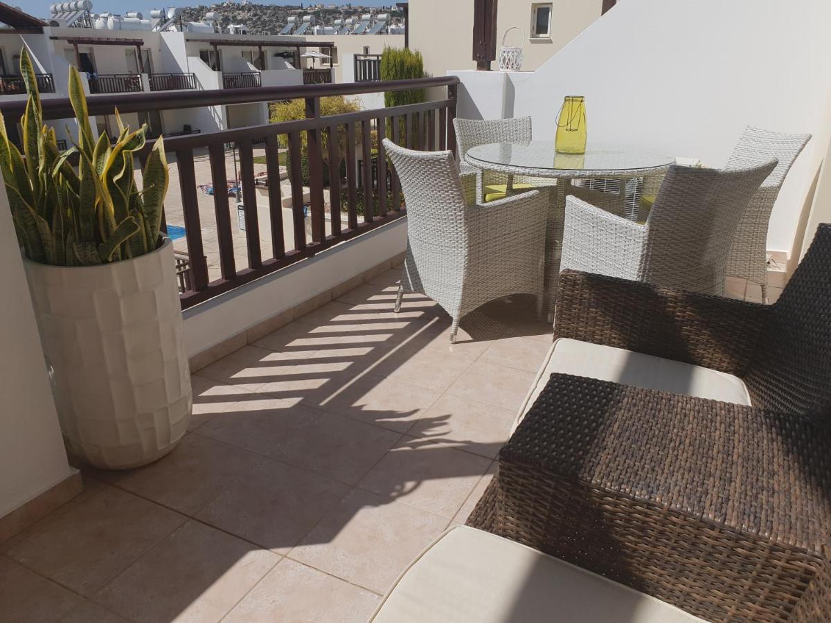 Stunning Apartment C106 With Balcony Looking Over Pool Peyia Exterior foto