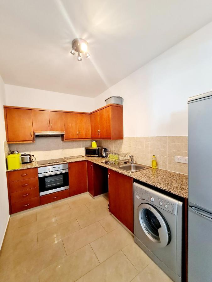 Stunning Apartment C106 With Balcony Looking Over Pool Peyia Exterior foto