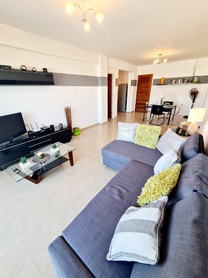 Stunning Apartment C106 With Balcony Looking Over Pool Peyia Exterior foto