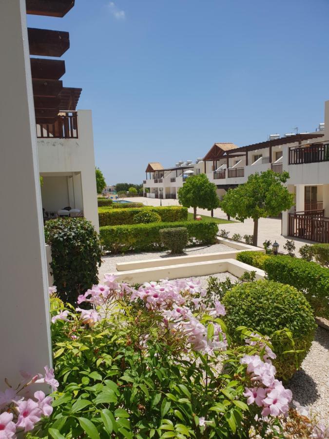 Stunning Apartment C106 With Balcony Looking Over Pool Peyia Exterior foto